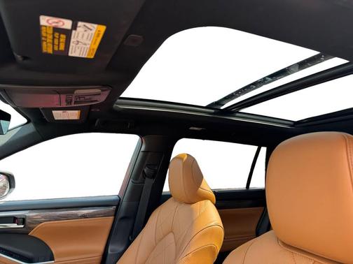 2025 Toyota Highlander Hybrid Platinum