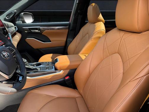 2025 Toyota Highlander Hybrid Platinum