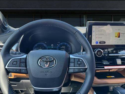2025 Toyota Highlander Hybrid Platinum