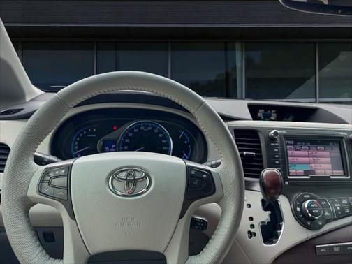 2011 Toyota Sienna XLE