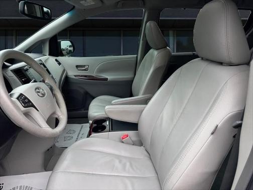 2011 Toyota Sienna XLE
