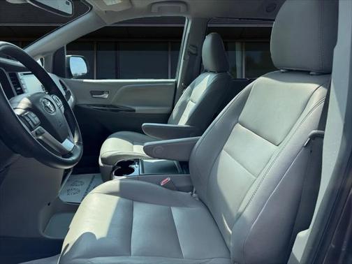 2018 Toyota Sienna XLE