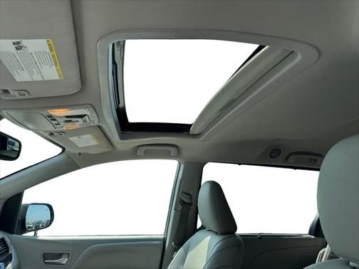 2018 Toyota Sienna XLE
