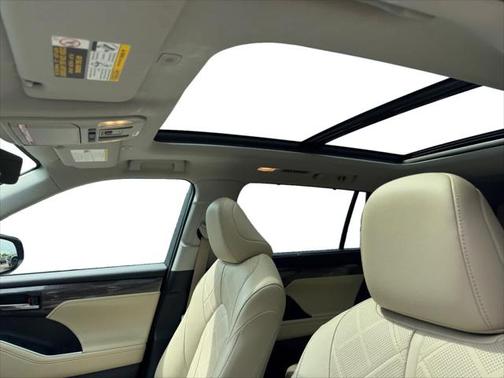 2024 Toyota Highlander Hybrid Platinum