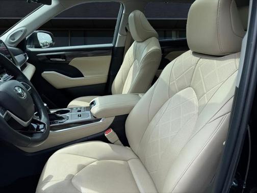 2024 Toyota Highlander Hybrid Platinum