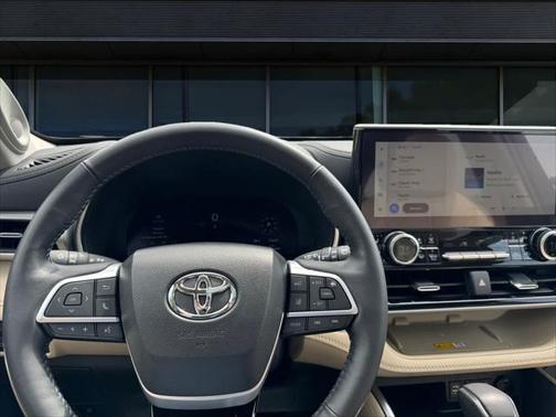 2024 Toyota Highlander Hybrid Platinum