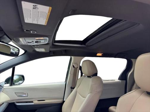 2021 Toyota Sienna XLE 7 Passenger