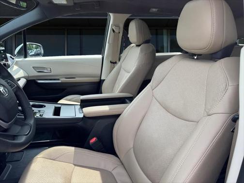2024 Toyota Sienna Limited 7-Passenger