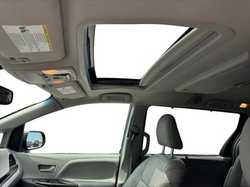 2017 Toyota Sienna XLE Premium