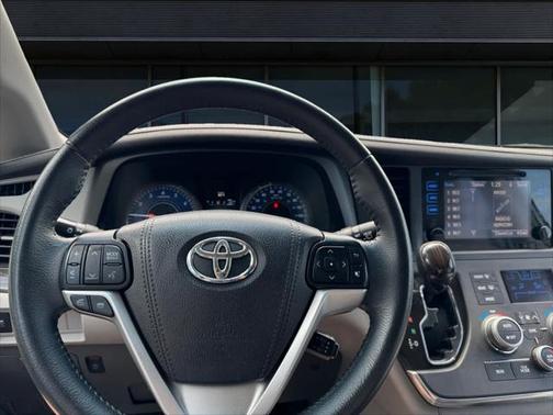 2017 Toyota Sienna XLE Premium