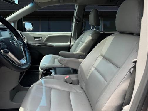 2017 Toyota Sienna XLE Premium