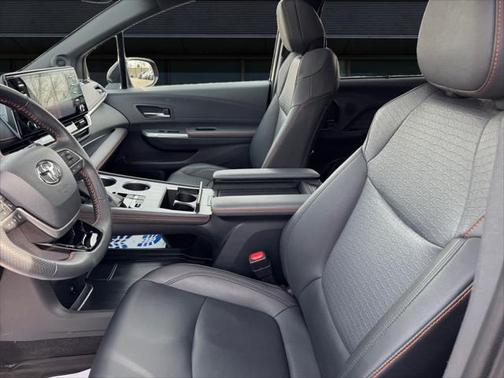 2022 Toyota Sienna XSE 7 Passenger