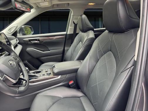 2023 Toyota Highlander Platinum