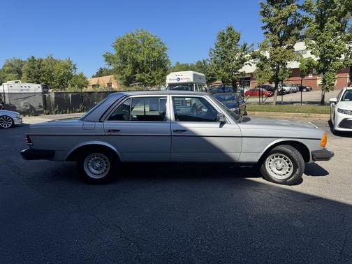 1984 Mercedes-Benz E-Class 300 D