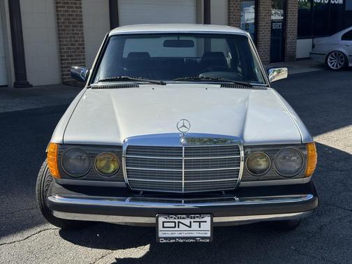 1984 Mercedes-Benz E-Class 300 D