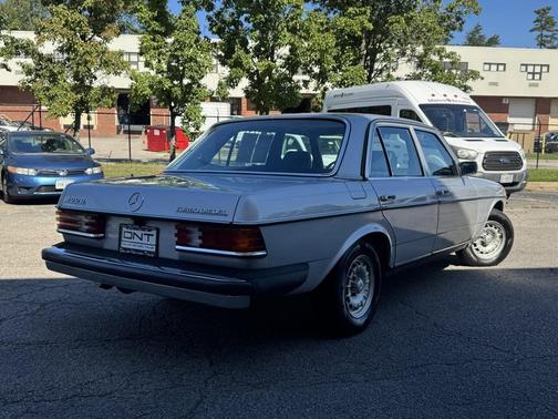 1984 Mercedes-Benz E-Class 300 D