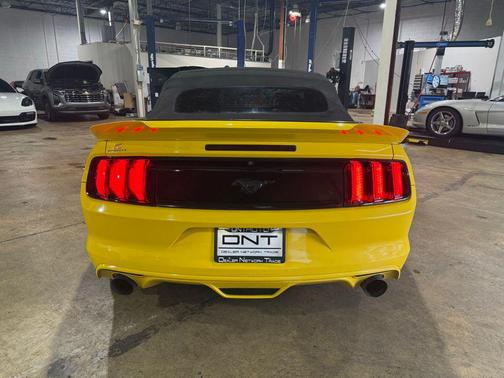 Triple Yellow Tri-Coat 2016 Ford Mustang V6