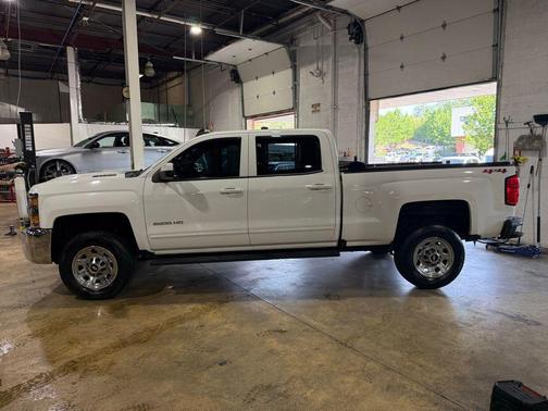 Summit White 2019 Chevrolet Silverado 2500 LT