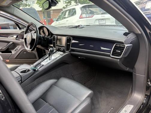 2015 Porsche Panamera 4