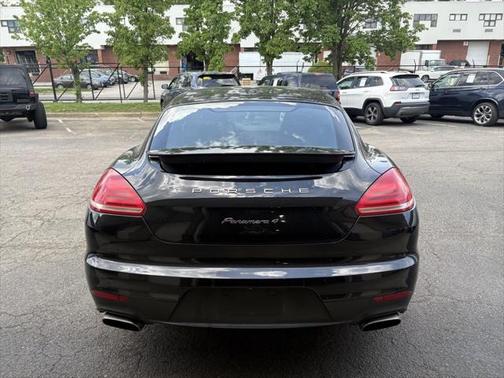 2015 Porsche Panamera 4