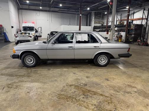 1985 Mercedes-Benz E-Class 300 D