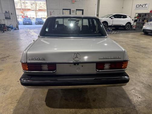 1985 Mercedes-Benz E-Class 300 D