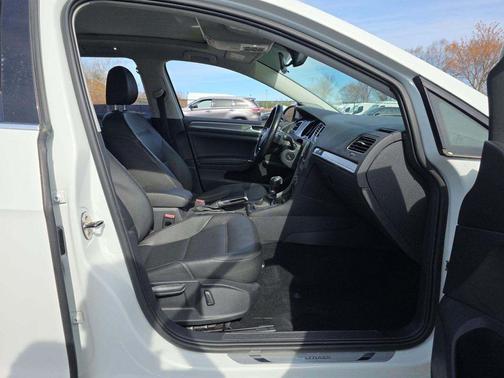 2017 Volkswagen Golf Alltrack TSI SE