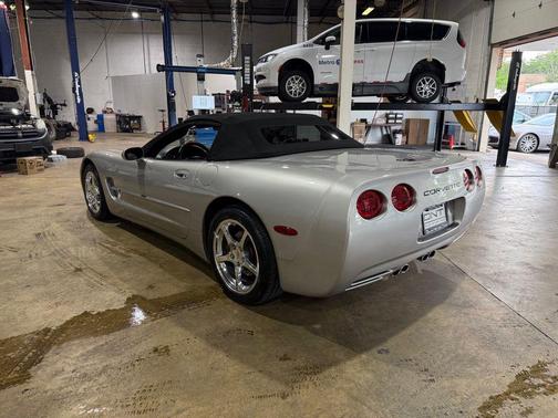 Ricochet Silver Metallic 2004 Chevrolet Corvette Base