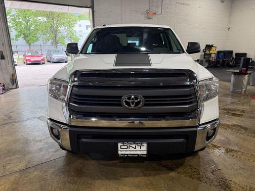 Super White 2015 Toyota Tundra SR5
