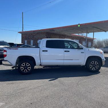Super White 2015 Toyota Tundra SR5