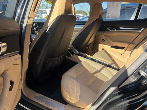 2016 Porsche Panamera 2