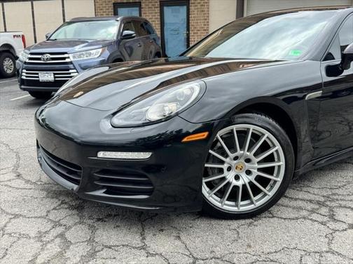 2016 Porsche Panamera 2