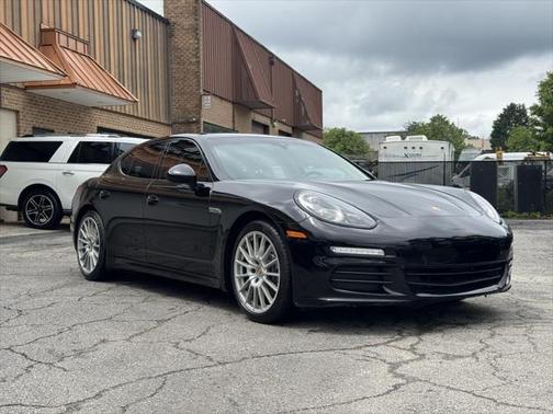 2016 Porsche Panamera 2