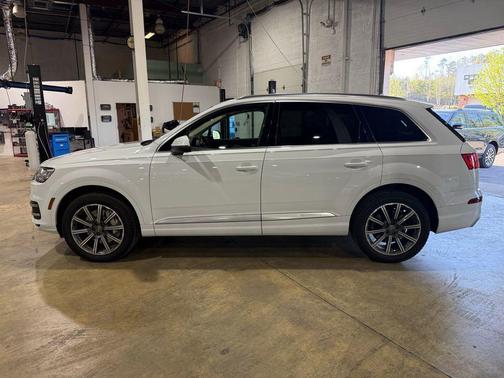 Glacier White Metallic 2017 Audi Q7 3.0T Premium