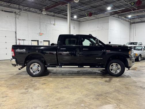 2022 RAM 2500 Tradesman Crew Cab 4x4 6'4' Box