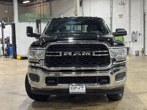 2022 RAM 2500 Tradesman Crew Cab 4x4 6'4' Box