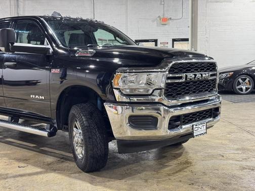 2022 RAM 2500 Tradesman Crew Cab 4x4 6'4' Box