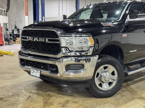 2022 RAM 2500 Tradesman Crew Cab 4x4 6'4' Box