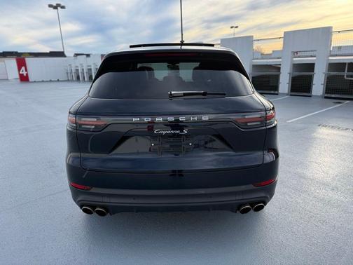 Moonlight Blue Metallic 2019 Porsche Cayenne S