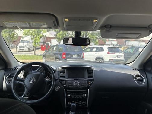 2017 Nissan Pathfinder SV