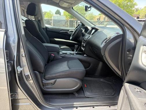 2017 Nissan Pathfinder SV
