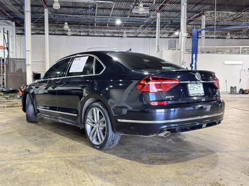 2019 Volkswagen Passat 2.0T R-Line