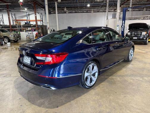 Still Night Pearl 2018 Honda Accord Touring