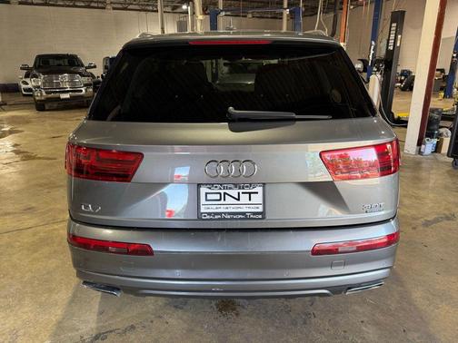 Graphite Gray Metallic 2017 Audi Q7 3.0T Premium