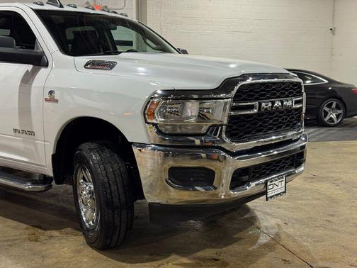2019 RAM 3500 Tradesman Crew Cab 4x4 6'4' Box