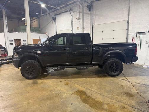 Brilliant Black Crystal Pearlcoat 2017 RAM 2500 Power Wagon