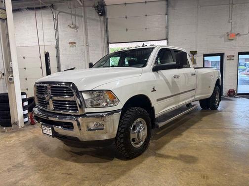 Bright White Clearcoat 2018 RAM 3500 Big Horn Crew Cab 4x4 8' Box