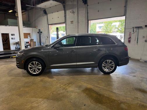 Gray 2019 Audi Q7 55 Premium Plus