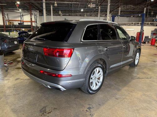 Gray 2019 Audi Q7 55 Premium Plus