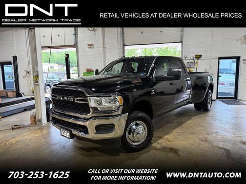 Diamond Black Crystal Pearlcoat 2024 RAM 3500 Tradesman Crew Cab 4x4 8' Box